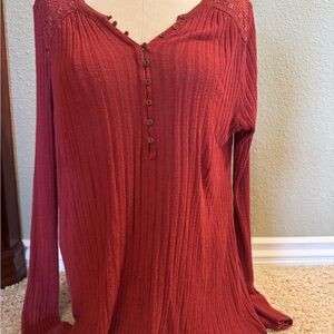 Lucky Brand Woman's Rust/ Red Long Sleeve Top size XL size tag has been cut out
